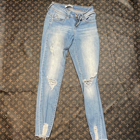 Blue Jeans Distressed Fringed Bottoms 